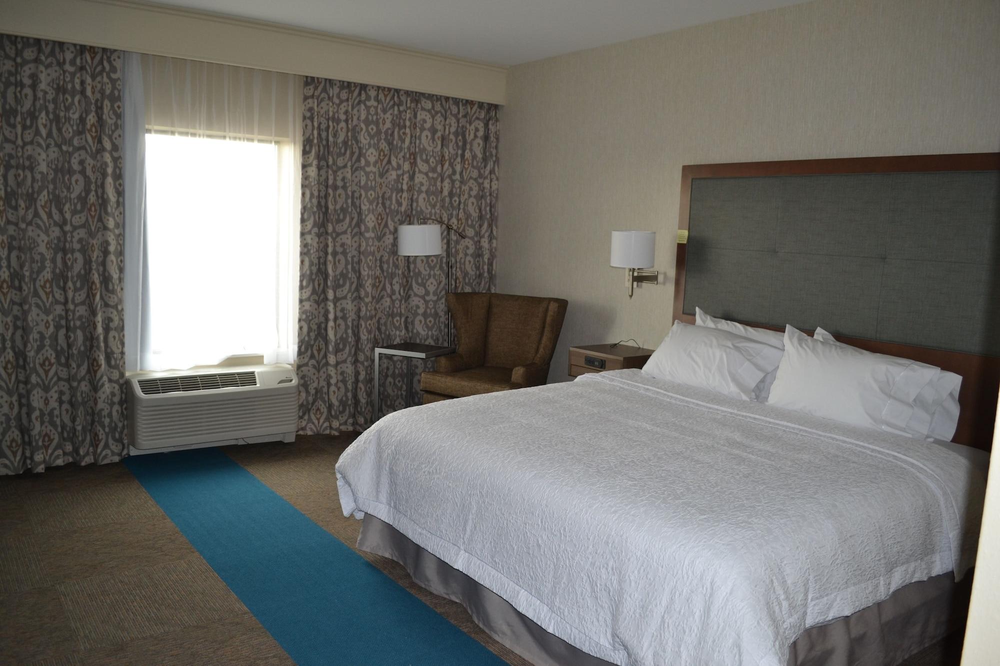 Hampton Inn Pratt Exterior foto
