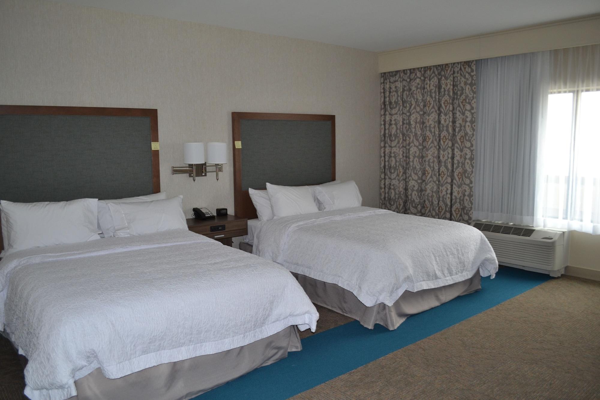 Hampton Inn Pratt Exterior foto