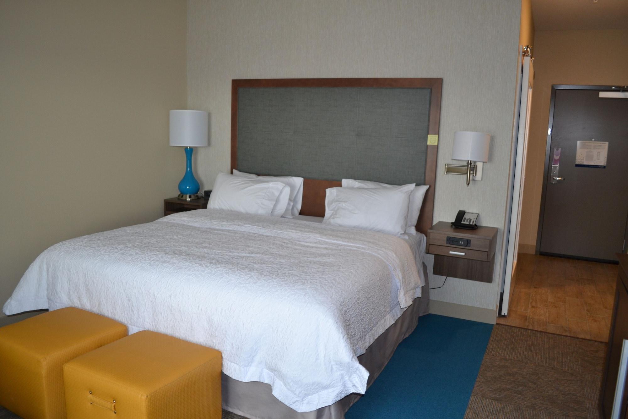 Hampton Inn Pratt Exterior foto