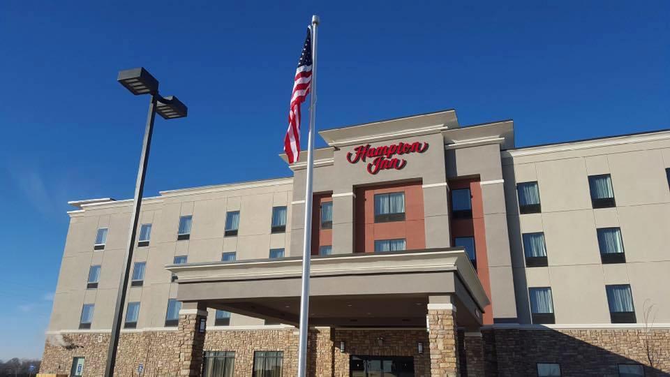 Hampton Inn Pratt Exterior foto