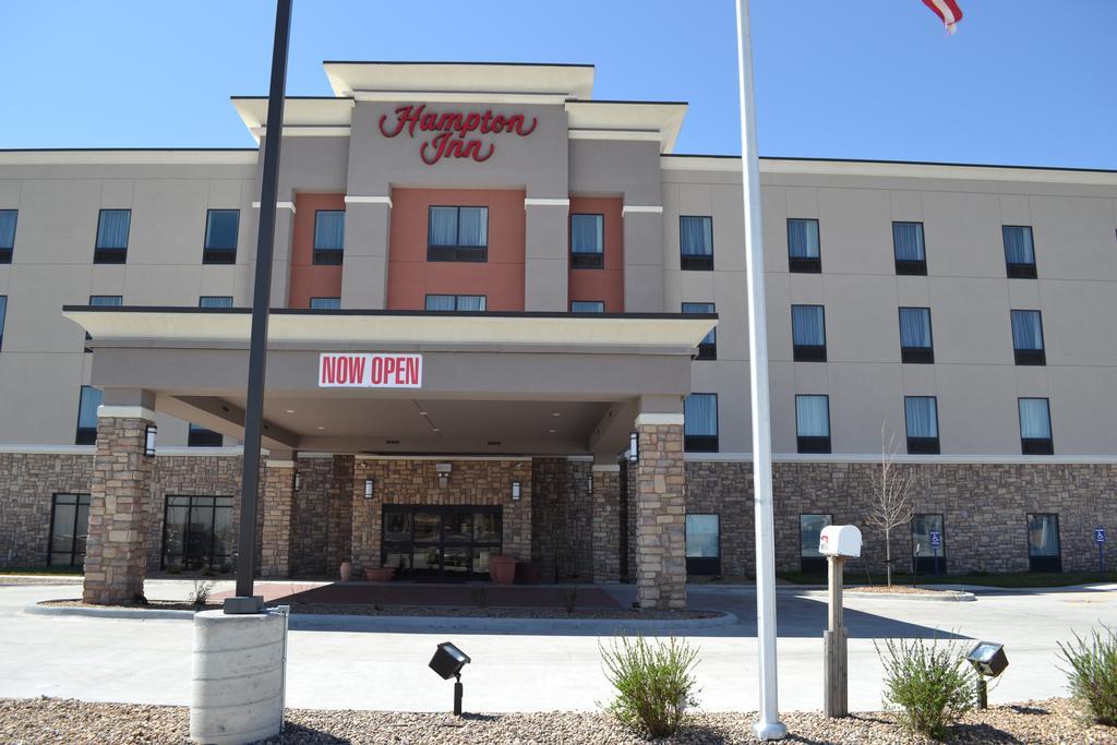 Hampton Inn Pratt Exterior foto