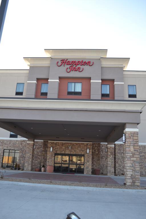 Hampton Inn Pratt Exterior foto