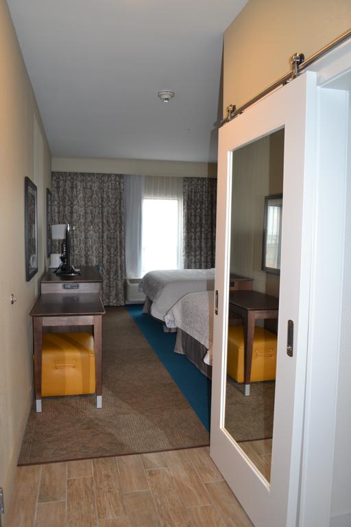 Hampton Inn Pratt Exterior foto