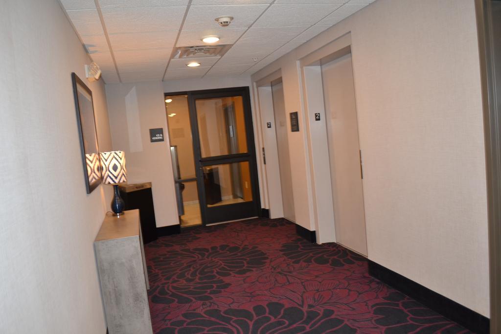 Hampton Inn Pratt Exterior foto