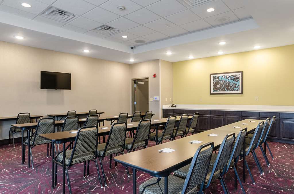 Hampton Inn Pratt Facilidades foto