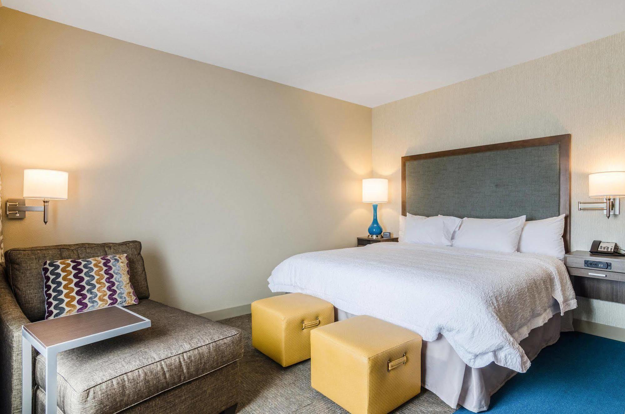 Hampton Inn Pratt Exterior foto
