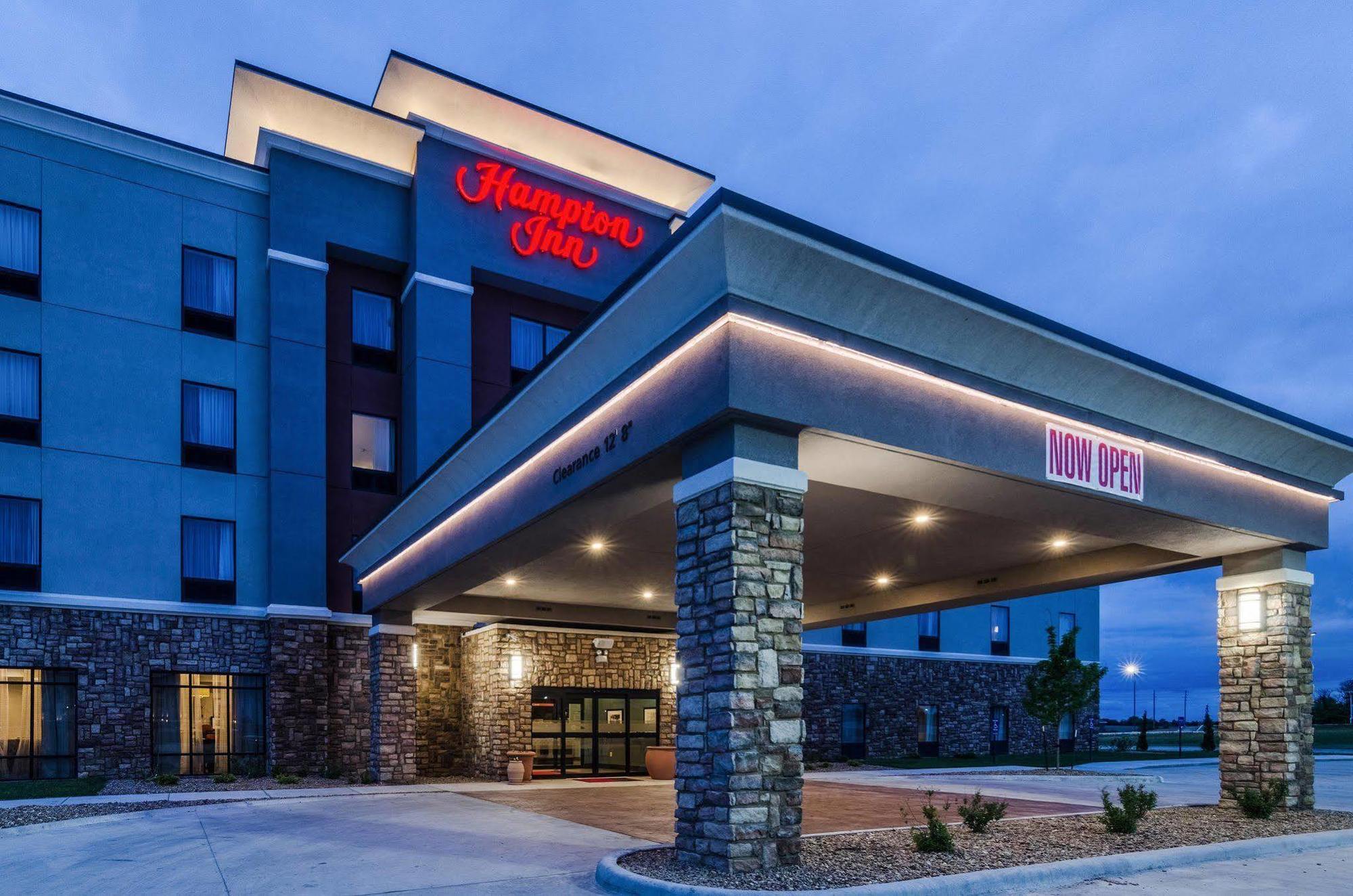 Hampton Inn Pratt Exterior foto